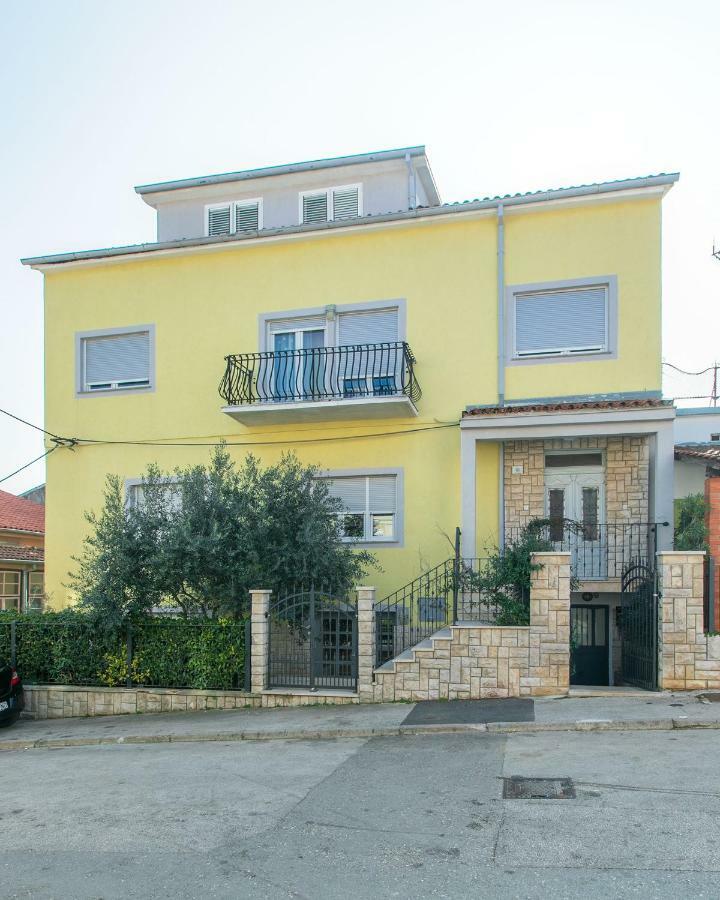 Polias Apartment Pula Exterior photo